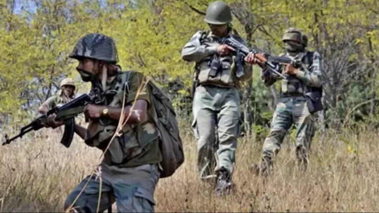 छत्तीसगढ़: कांकेर जिले में सुरक्षाबलों का बड़ा अभियान,                  10-12 नक्सली ढेर, कई हथियार बरामद