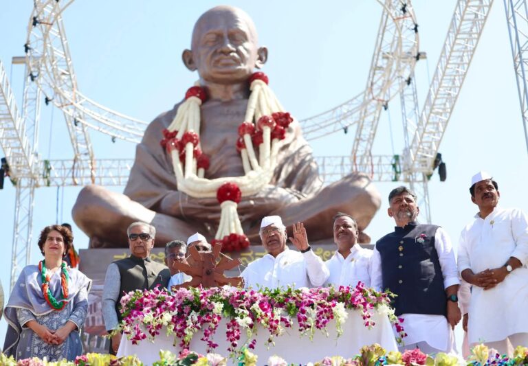 कर्नाटक में महात्मा गांधी की स्मृति में कांग्रेस का विशेष आयोजन, सिद्धरमैया बोले- गांधी सच्चे हिन्दू, मरते वक्त हे राम कहा