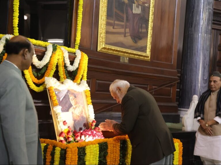 नेताजी सुभाष चंद्र बोस की 128 वीं जयंती, पीएम मोदी ने दी श्रद्धांजलि, तमाम दिग्गज भी रहे मौजूद