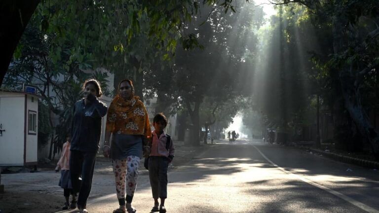 राजस्थान में जनवरी में गर्मी, कश्मीर के गुलमर्ग में पारा शून्य से नीचे, बाकी राज्यों का भी जाने हाल