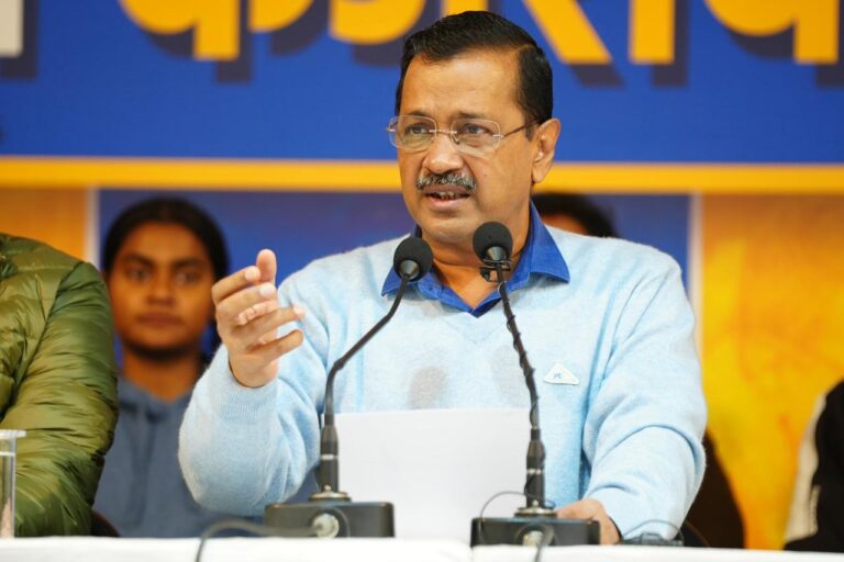 केजरीवाल की 7 गारंटी: सरकारी स्टाफ के लिए नए कदम उठाने का ऐलान