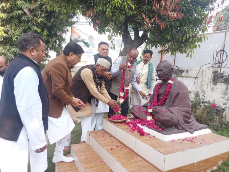 महात्मा गांधी बलिदान दिवस पर प्रदेश उत्तर कांग्रेस मुख्यालय में श्रद्धांजलि सभा