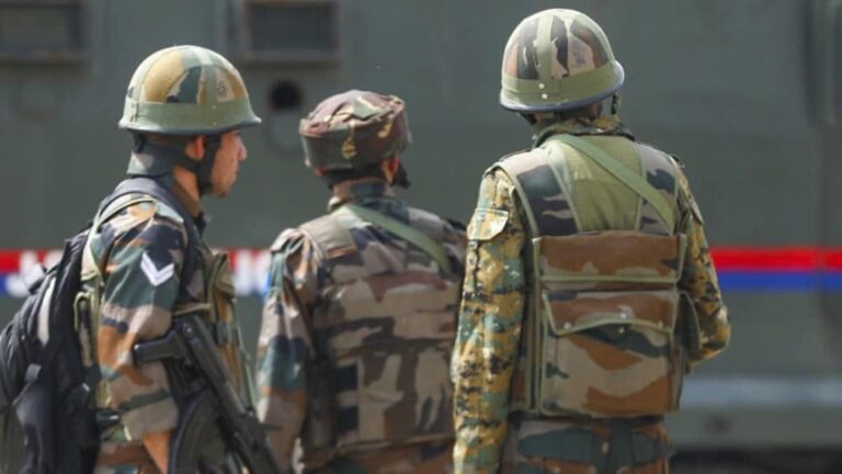 कठुआ के जंगलों में आतंकियों से मुठभेड़, दो आतंकी ढेर, तीन जवान शहीद