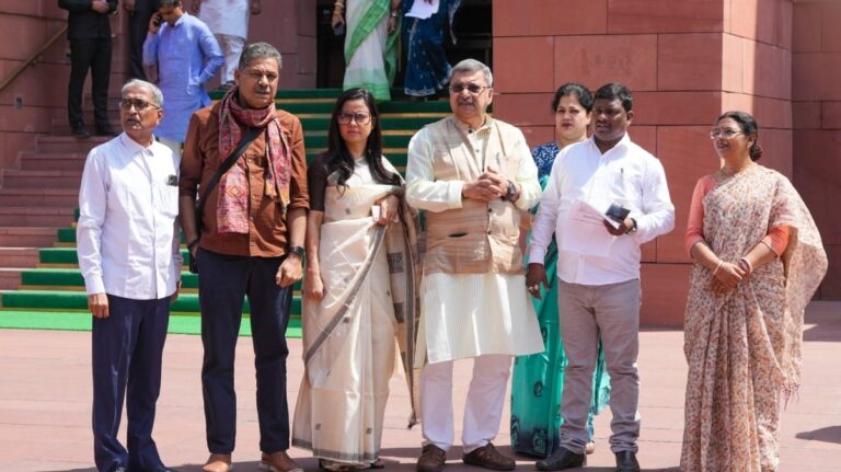 चुनाव आयोग में TMC सांसदों के बीच तीखी बहस, वीडियो हुआ वायरल