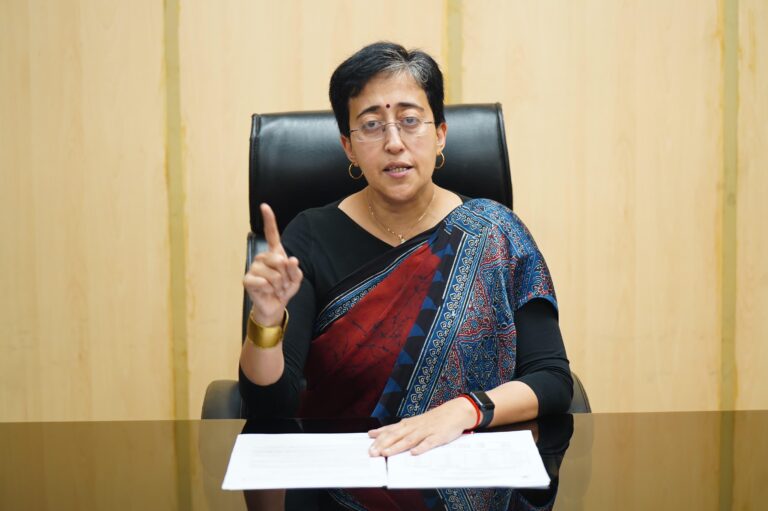 निजी स्कूलों की फीस वृद्धि पर बवाल,आतिशी ने सीएम रेखा गुप्ता को दी चुनौती, मांगा कैग ऑडिट और तत्काल रोक