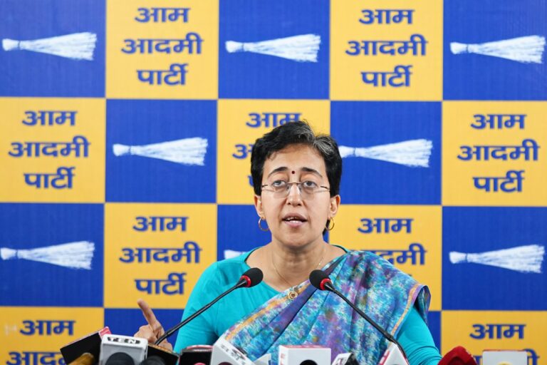 आम आदमी पार्टी का बड़ा आरोप, भाजपा और निजी स्कूलों की मिलीभगत से बढ़ेगी हर साल 10% फीस