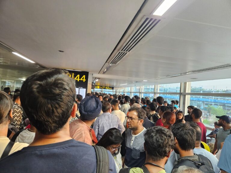 दिल्ली एयरपोर्ट पर धूल भरी आंधी से मची अफरा-तफरी, 50 से अधिक फ्लाइटें प्रभावित