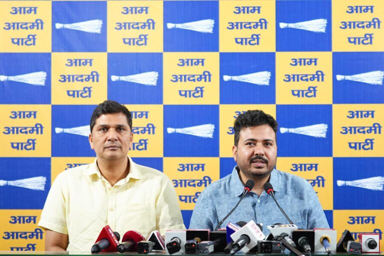 आम आदमी पार्टी नेता दुर्गेश पाठक का आरोप,गुजरात में पार्टी की बढ़ती लोकप्रियता से डरकर मेरे घर भेजी गई CBI