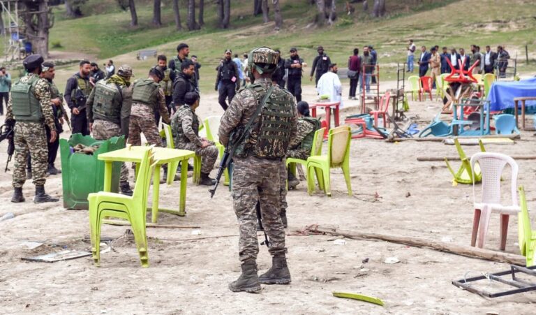 पहलगाम हमले के बाद सरकार की सख्ती: मीडिया को सुरक्षा बलों के ऑपरेशन का लाइव टेलीकास्ट न करने की एडवायजरी