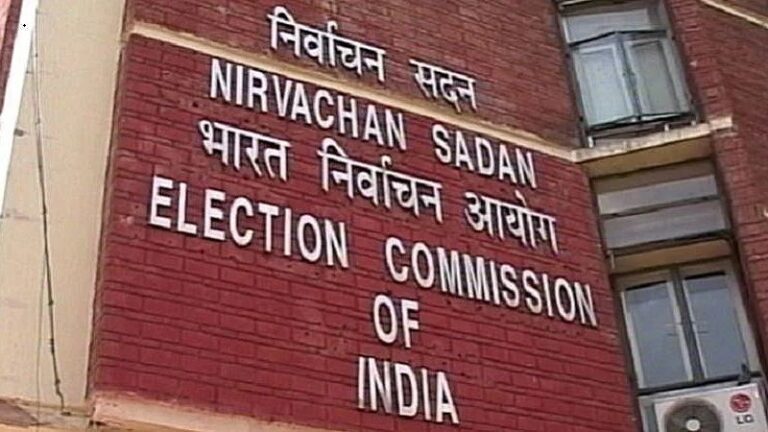 डुप्लिकेट नाम हटाने को लेकर जुटा चुनाव आयोग, आधार देना पूरी तरह है स्वैच्छिक “जानें क्या है पूरी प्रक्रिया”