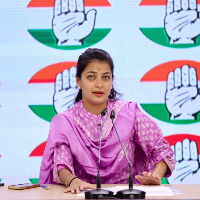 प्रणीति शिंदे का मोदी सरकार पर हमला,ऑपरेशन सिंदूर और सीजफायर पर मांगे जवाब, अमेरिकी दावे पर भी उठाए सवाल