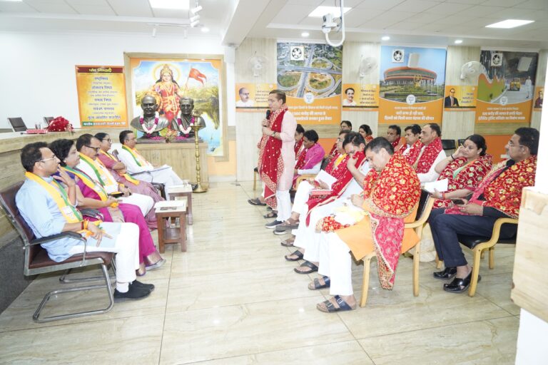 दिल्ली भाजपा में संगठनात्मक सक्रियता तेज़, नवनिर्वाचित जिलाध्यक्षों की पहली बैठक सम्पन्नमुख्यमंत्री ने 100 दिन की उपलब्धियों से कराया अवगत