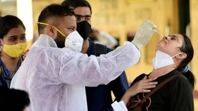 भारत में फिर बढ़ा कोरोना संक्रमण,15 दिन में एक्टिव केस 20 गुना बढ़े