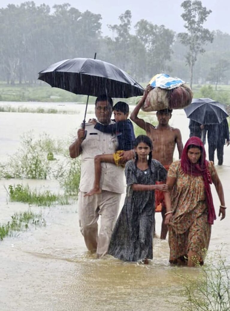 देशभर में मानसून की दस्तक: कई राज्यों में तेज बारिश, कुछ हिस्सों में गर्मी बरकरार, राजस्थान, यूपी, एमपी समेत कई राज्यों में पहुंचा मानसून