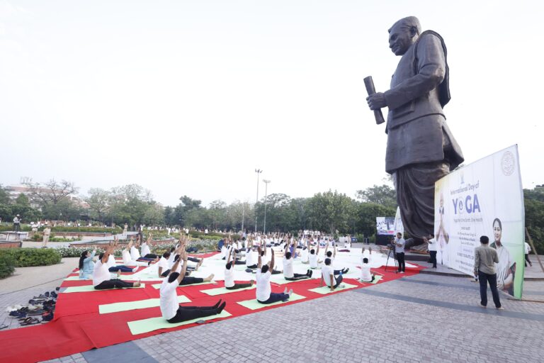 दिल्ली भाजपा ने पंडित दीनदयाल उपाध्याय पार्क में अंतर्राष्ट्रीय योग दिवस पर किया भव्य कार्यक्रम का आयोजन