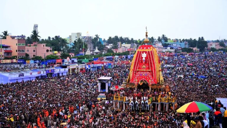 पुरी रथयात्रा में मची भगदड़, तीन श्रद्धालुओं की मौत, 50 से अधिक घायल, आस्था का महापर्व हादसे में तब्दील