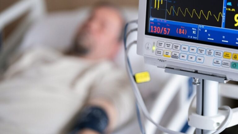 ICMR-AIIMS स्टडी में बड़ा खुलासा, कोविड वैक्सीन और युवाओं की अचानक मौतों के बीच नहीं है कोई संबंध, स्वास्थ्य मंत्रालय ने भीकिया स्पष्ट, हार्ट अटैक और टीकाकरण के बीच नहीं मिला कोई कनेक्शन