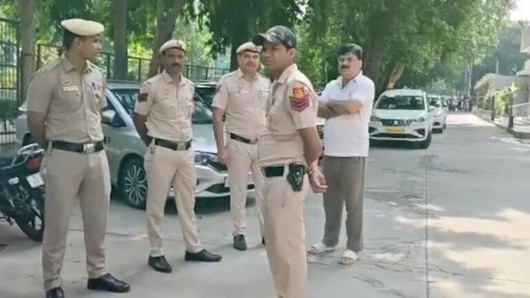 लाजपत नगर डबल मर्डर: मां-बेटे की बेरहमी से हत्या, नौकर गिरफ्तार-दिल्ली के पॉश इलाके में सनसनीखेज वारदात
