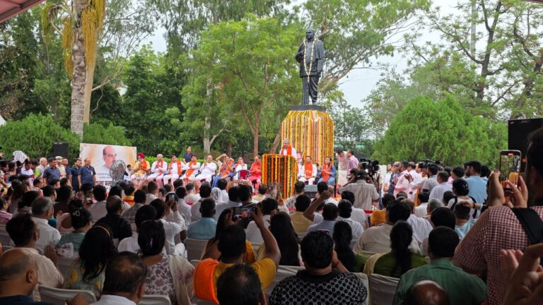 दिल्ली भाजपा ने श्यामा प्रसाद मुखर्जी की जयंती पर दी श्रद्धांजलि, मोदी सरकार ने उनके विचारों को नीतियों में किया परिवर्तित बोले-अश्विनी वैष्णव