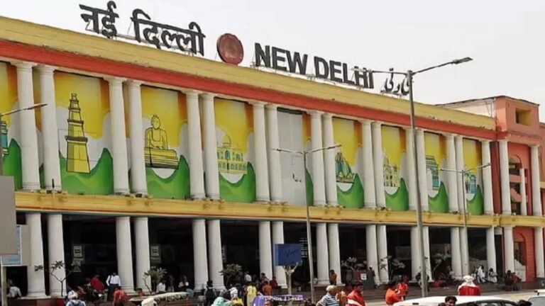 दिल्ली में रेलवे स्टेशनों के नाम बदलने की मांग तेज़, प्रवीण खंडेलवाल ने नई दिल्ली रेलवे स्टेशन का नाम अटल बिहारी वाजपेयी के नाम पर रखने की मांग की