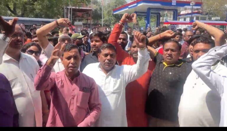 हिंदी भाषा पर गुंडागर्दी बर्दास्त नहीं की जाएगी – रुपेश कुंवर