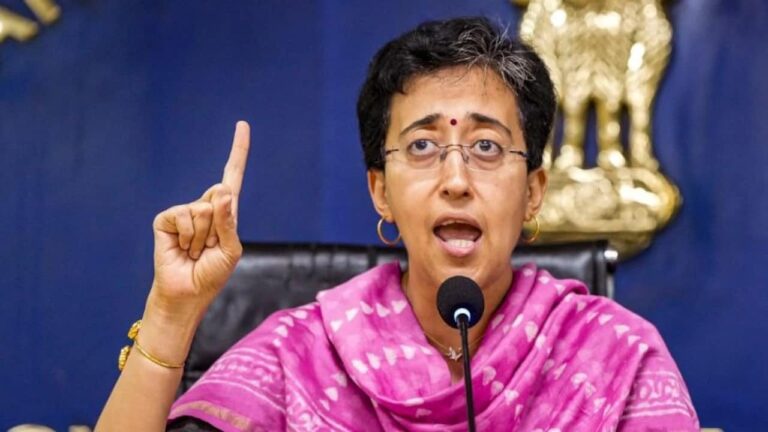 आम आदमी पार्टी का भाजपा पर तीखा हमला, आतिशी ने 10 साल पुरानी गाड़ियों के मुद्दे पर कानून लाने की मांग की