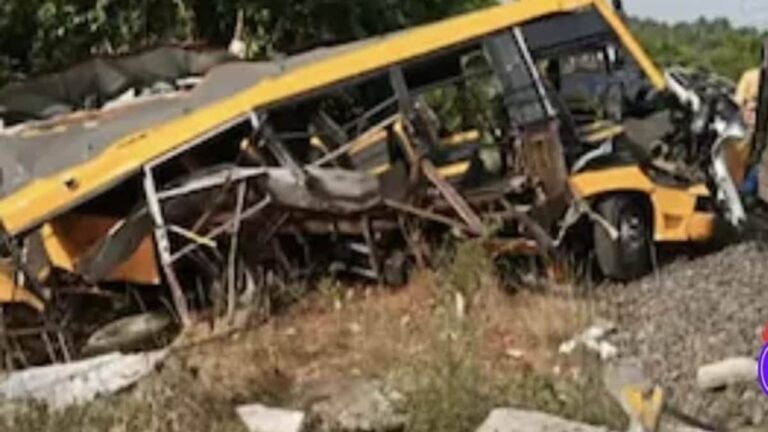 तमिलनाडु में बड़ा हादसा, रेलवे ट्रैक पार करते वक्त ट्रेन की टक्कर से स्कूल वैन के दो छात्रों की मौत, चार घायल, कडलूर जिले में हुआ हादसा, वैन को ट्रेन ने मारी टक्कर