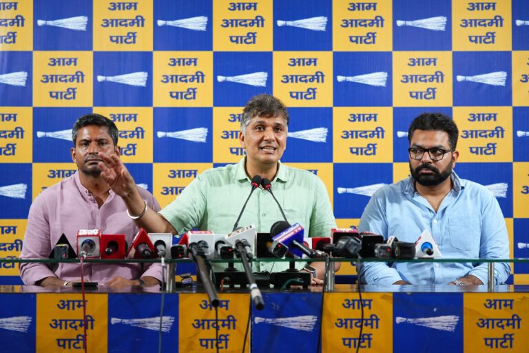 दिल्ली में पुरानी गाड़ियों पर रोक का मुद्दा, भाजपा का दोहरा चेहरा उजागर, बोले सौरभ भारद्वाज