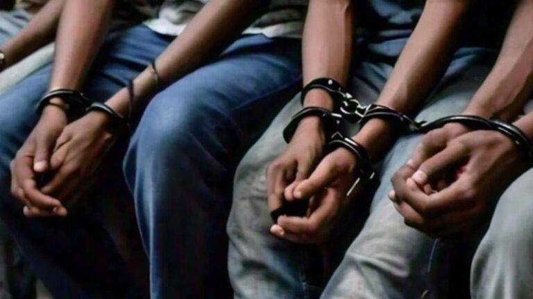 बेंगलुरु में कॉलेज छात्रा से यौन शोषण का गंभीर मामला, दो लेक्चरार समेत तीन आरोपी गिरफ्तारशिक्षकों ने ही तोड़ा भरोसा, बार-बार किया यौन शोषण
