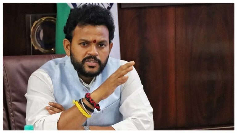 एअर इंडिया विमान हादसा जांच में नहीं हुआ पक्षपात, सरकार ने संसद में दी सफाई ब्लैक बॉक्स से मिले अहम सुराग