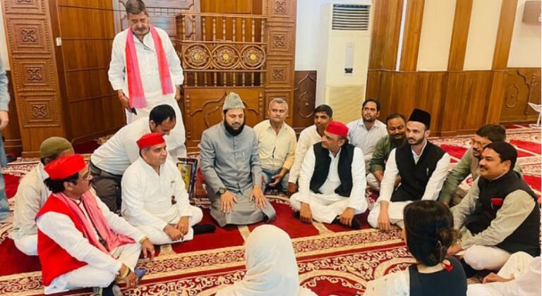 मस्जिद बैठक विवाद अखिलेश यादव बोले ‘आस्था जोड़ती है’, भाजपा बोली ‘नमाजवादी’ “संविधान का उल्लंघन”