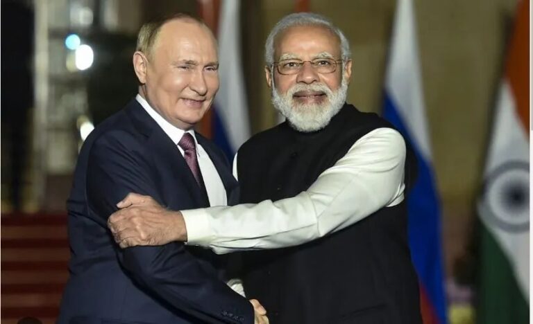 भारत ने जारी रखी रूस से तेल खरीद: ट्रंप के दावे पर विराम, अंतरराष्ट्रीय जरूरतों को बताया प्राथमिकता