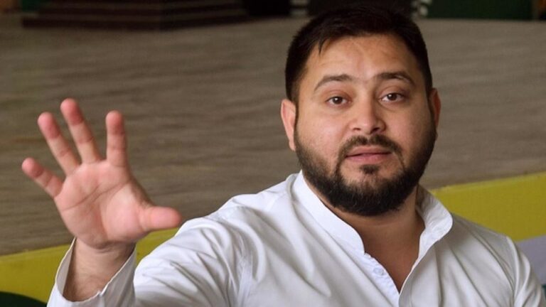 तेजस्वी यादव के नाम पर दो वोटर कार्ड? EPIC नंबर विवाद पर चुनाव आयोग ने शुरू की जांच