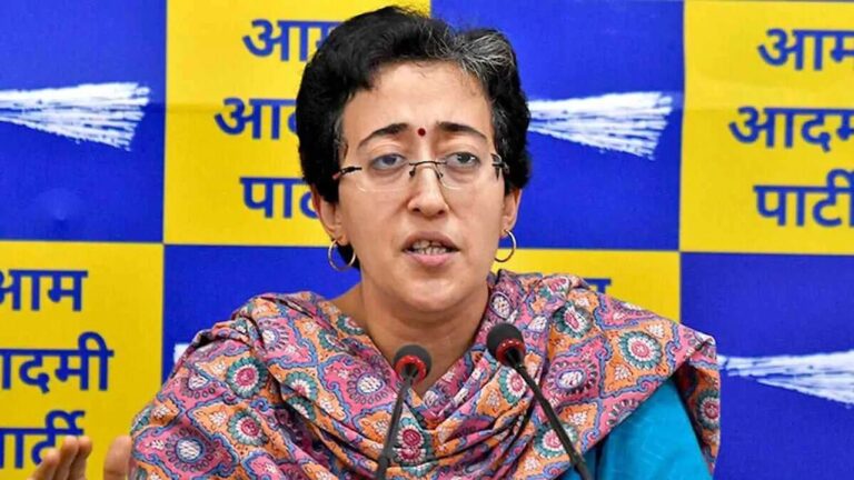 निजी स्कूलों को बचाने वाला बिल, आप नेता आतिशी ने साधा निशाना बोलीं फीस बढ़ाने वालों की रक्षक बन गई है अब दिल्ली की भाजपा सरकार