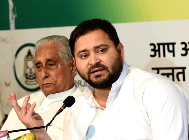 डिप्टी सीएम विजय सिन्हा पर दो EPIC नंबर का आरोप, तेजस्वी यादव बोले मतदाता सूची में बड़ा फर्जीवाड़ा