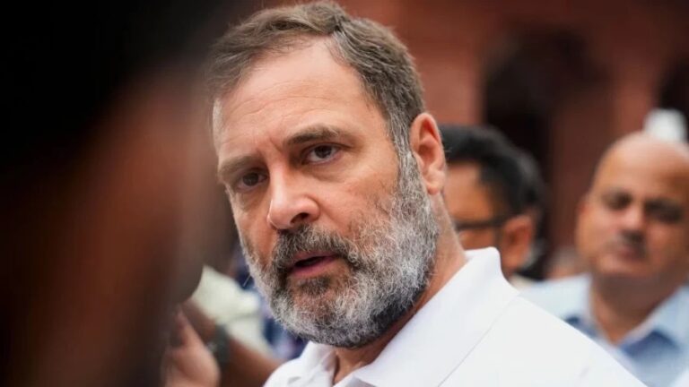 वोट चोरी लोकतंत्र पर है हमला राहुल गांधी ने चुनाव आयोग पर फिर साधा निशाना, कांग्रेस ने लॉन्च किया पोर्टल