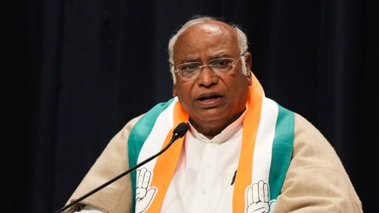 उपराष्ट्रपति चुनाव इंडिया गठबंधन ने तेज़ की रणनीति, संयुक्त उम्मीदवार के लिए विपक्ष में मंथन शुरू “कांग्रेस नेता मल्लिकार्जुन खरगे ने साधा जमकर निशाना”