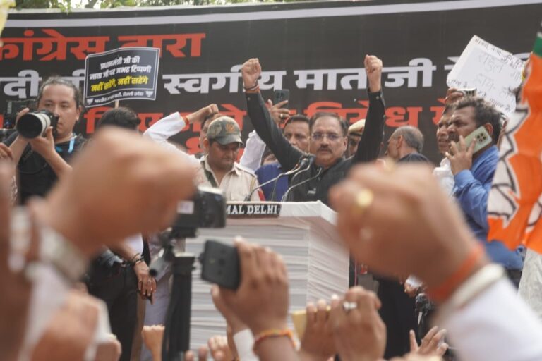 Delhi Police, राहुल गांधी के अभद्र बयान पर बीजेपी का तीखा विरोध, माफी की मांग और कानूनी कार्रवाई की भी चेतावनी