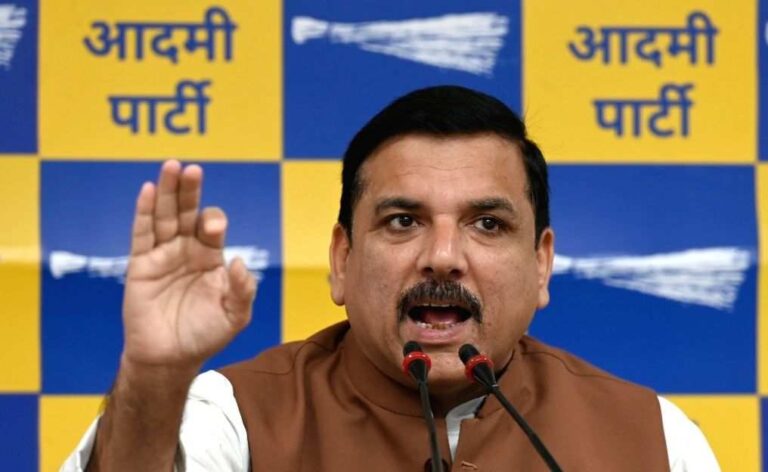 संजय सिंह का आरोप यूपी में वोटर लिस्ट से काटे जाएंगे 1 करोड़ नाम, ‘मोदी वोट चोर है’ नारा अब यूपी में भी गूंजेगा