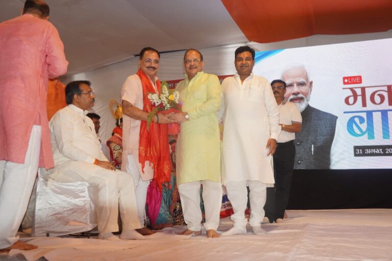 दिल्ली में भाजपा कार्यकर्ताओं और नेताओं ने सुनी PM मोदी की ‘मन की बात’, प्रेरणादायक संदेशों को बताया जन-जन का कार्यक्रम