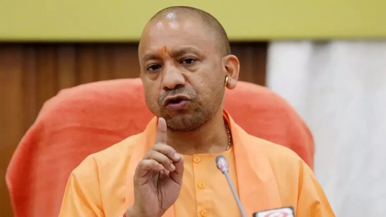 बाराबंकी में रामस्वरूप यूनिवर्सिटी छात्रों पर लाठी चार्ज, सीएम योगी ने कड़े कदमों के निर्देश दिए