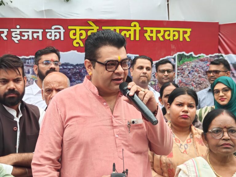 चार इंजन की कूड़े वाली सरकार ‘आप’ ने कूड़ा प्रदर्शनी लगाकर भाजपा के सफाई अभियान की खोली पोल, जानें क्या कुछ कहा