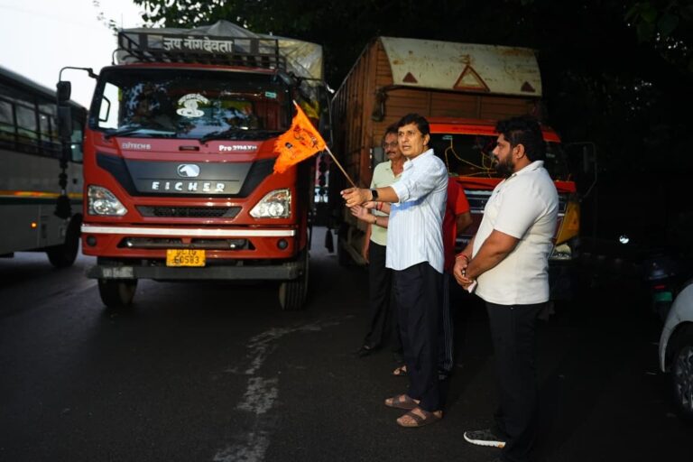 AAP’s Delhi unit chief Saurabh Bharadwaj carries first consignment; leaders and volunteers from Delhi to dispatch daily aid