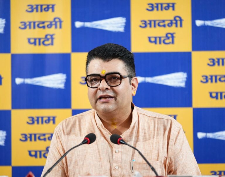 दिल्ली डूबी, सरकार गुमशुदा आम आदमी पार्टी के नेता प्रतिपक्ष अंकुश नारंग ने BJP पर बोला हमला, जलभराव पर उठाए गंभीर सवाल
