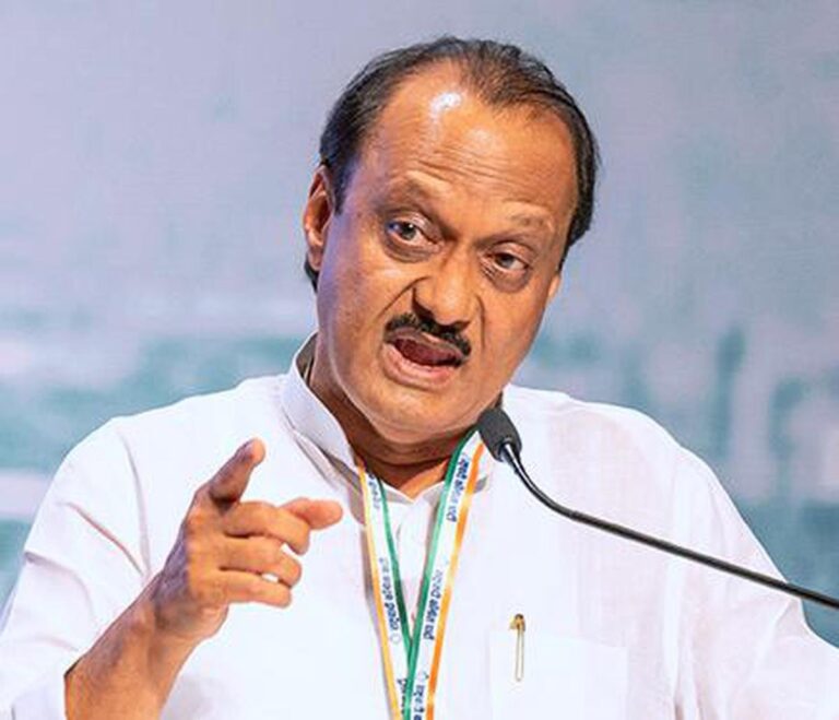कौन पर्रिकर?’: मनोहर पर्रिकर को न पहचान पाने पर अजित पवार हुए ट्रोल, जनता ने सुनाई खरी-खरी “दिवंगत रक्षामंत्री को न पहचान पाने पर मचा सियासी बवाल”