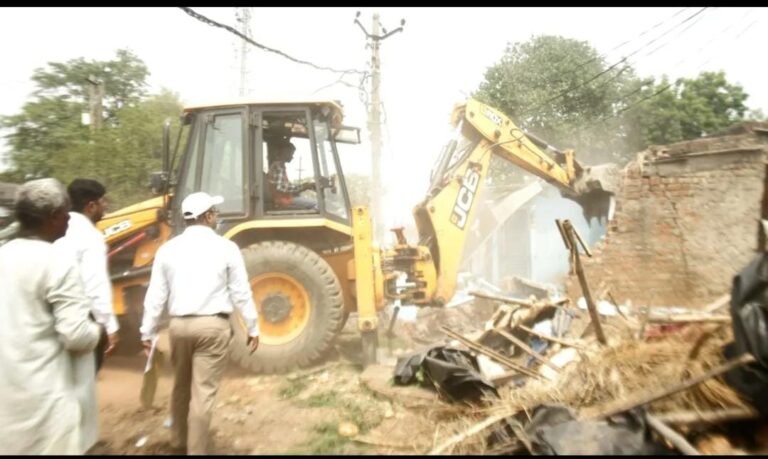 लखनऊ में 180 बीघा जमीन पर चल रही थी,17 अवैध प्लाटिंग LDA की बड़ी कार्यवाही से मचा हड़कंप