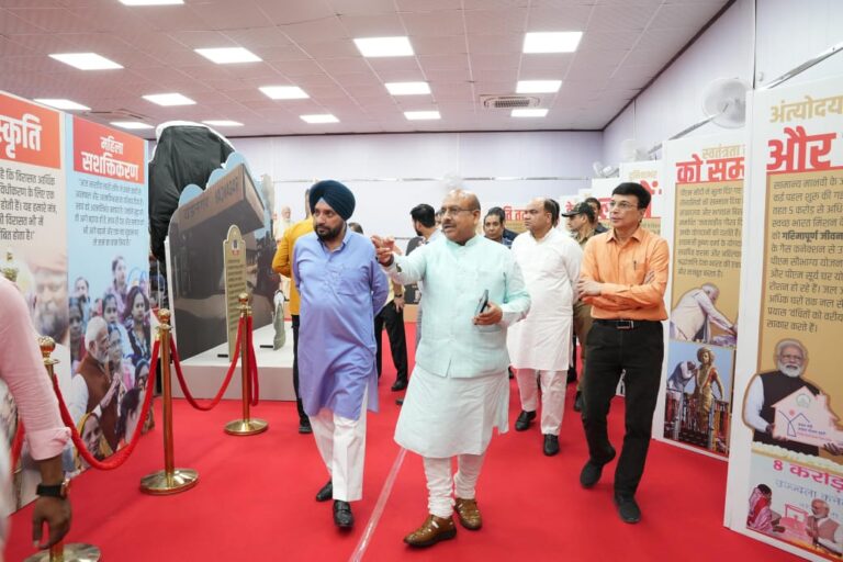 PM Modi’s Childhood Highlighted in Film ‘Chalo Jeete Hai’ Viewed by Delhi MLAs