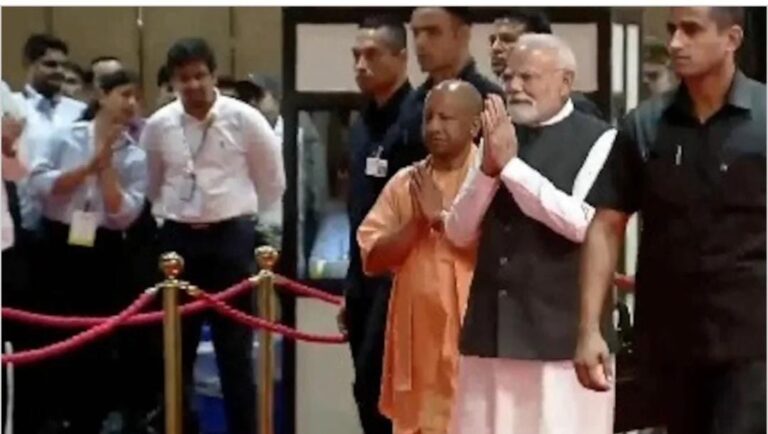 पीएम मोदी का यूपी में निवेश और मेक इन इंडिया पर जोर, बोले स्वदेशी गुणवत्ता में कोई समझौता नहीं, यूपी सेमीकंडक्टर सेक्टर मेंआत्मनिर्भरता बढ़ाएगा