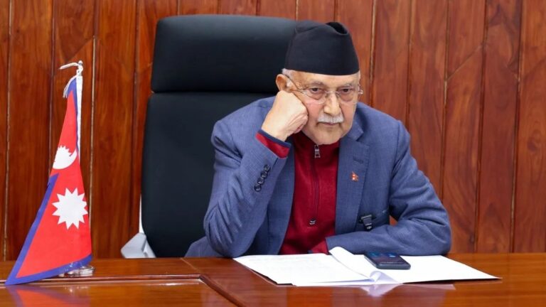 देश छोड़ने की अफवाहों पर बोले पूर्व PM केपी ओली ,मैं कहीं नहीं जा रहा, राजनीतिक लड़ाई के लिए हूं तैयार
