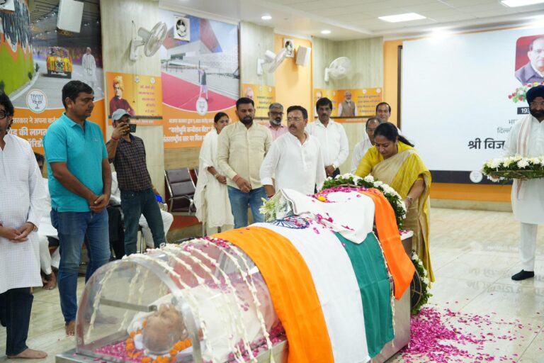 भाजपा के वरिष्ठ नेता प्रो. विजय कुमार मल्होत्रा का राजकीय सम्मान के साथ अंतिम संस्कार, दिल्ली ने नम आँखों से दी विदाई